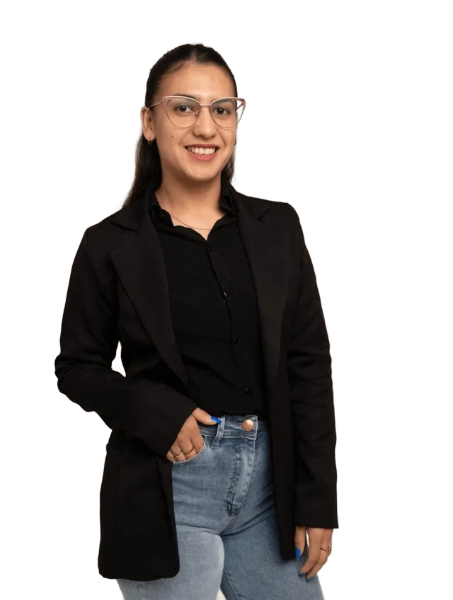 Cintia Medina con blazer negro